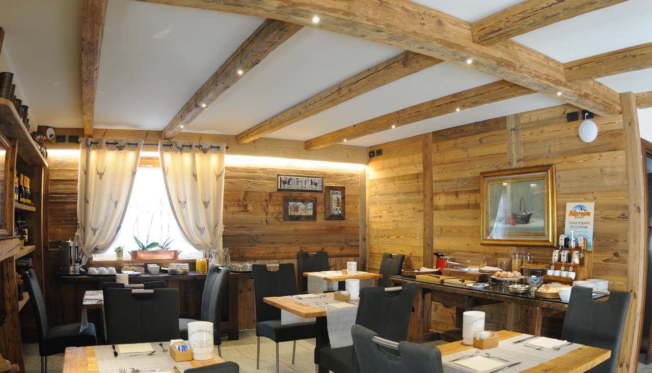 L'Abri Des Amis Hotel Courmayeur Luaran gambar