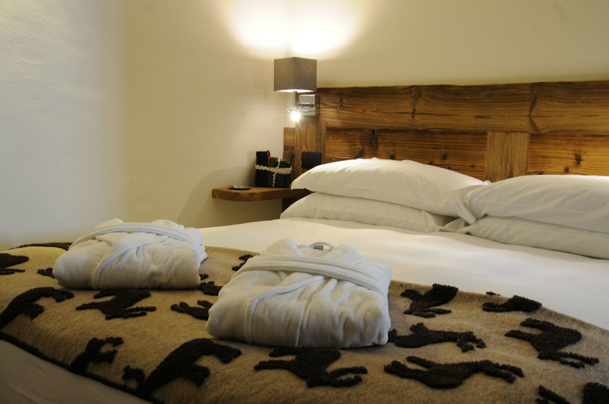 L'Abri Des Amis Hotel Courmayeur Luaran gambar